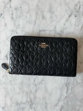 Coach Continental Wallet 42316 Black Signature Leather Gold Hardware
